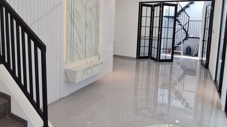 Dijual Rumah 2 lantai di Darmo Permai Timur Surabaya