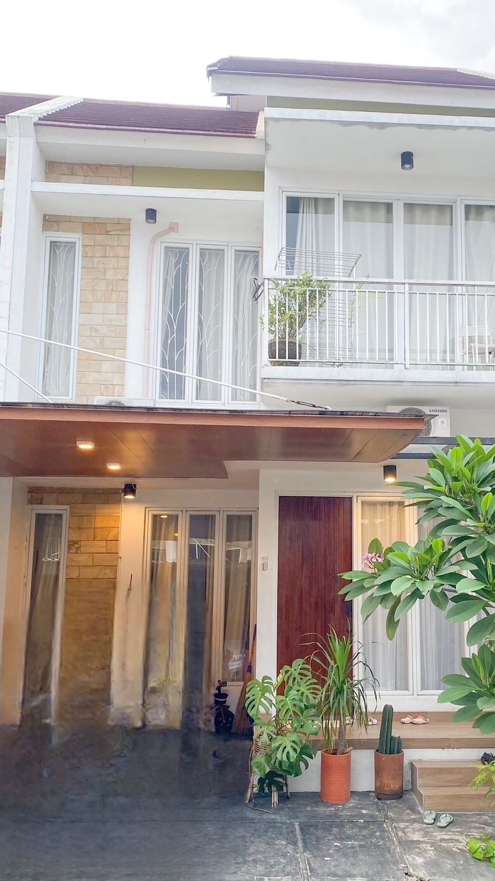 Termurah. Rumah modern minimalis Tria Adara Residence, Ciputat