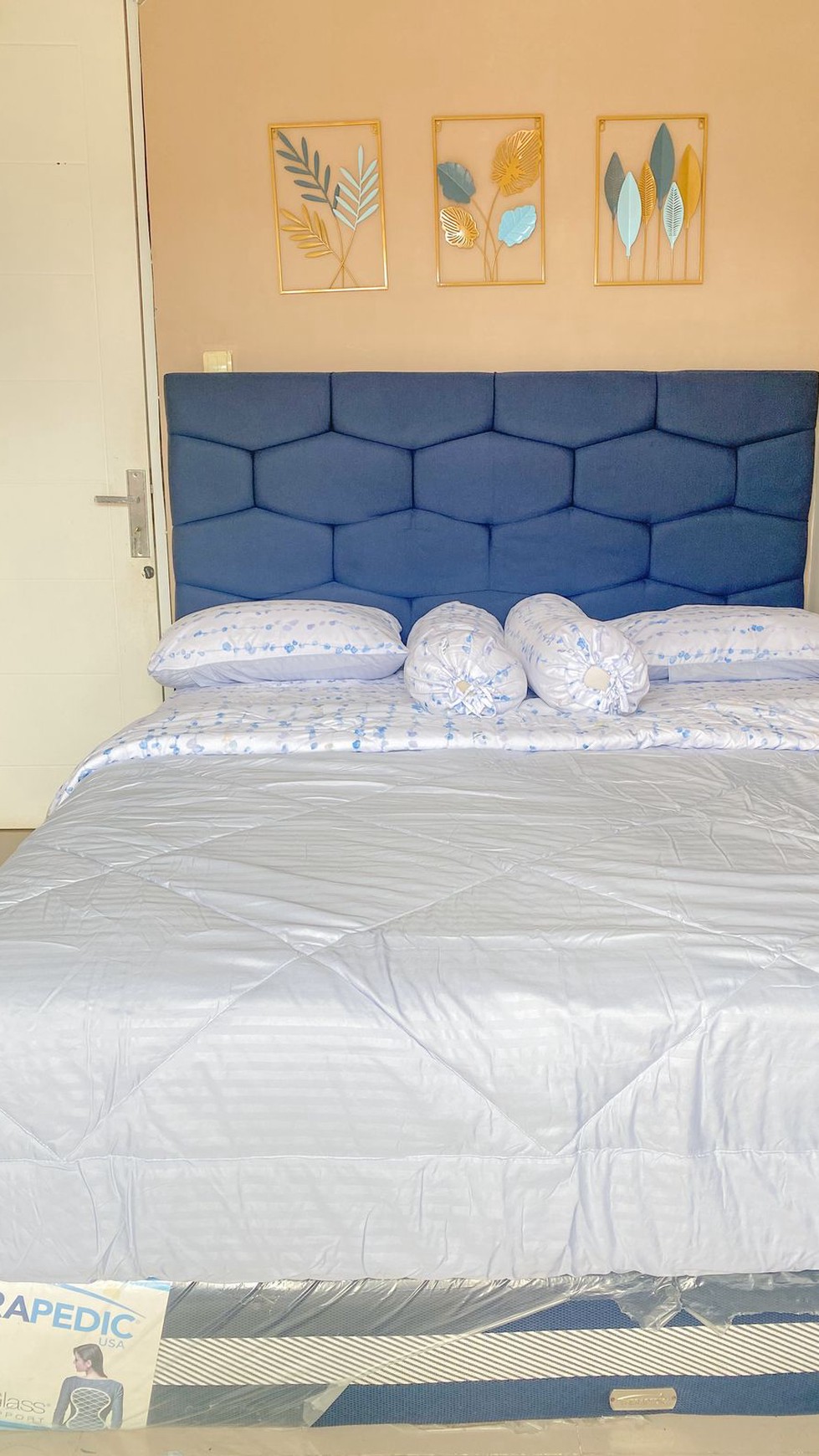 Termurah. Rumah modern minimalis Tria Adara Residence, Ciputat