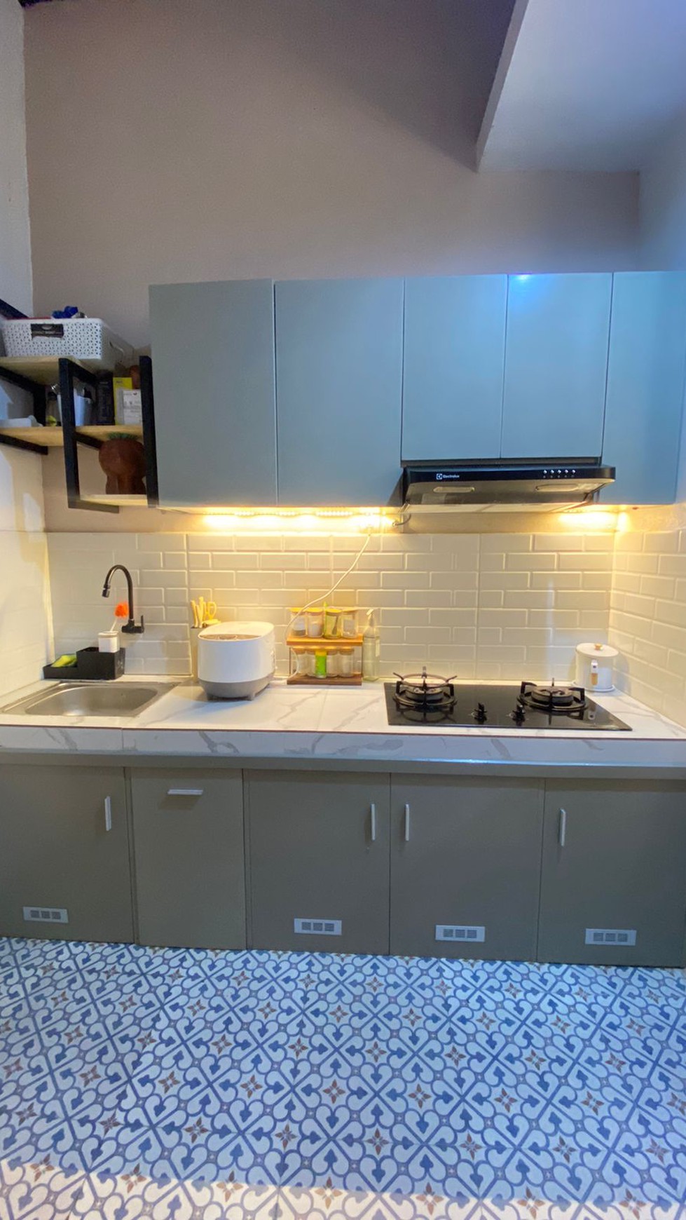 Termurah. Rumah modern minimalis Tria Adara Residence, Ciputat