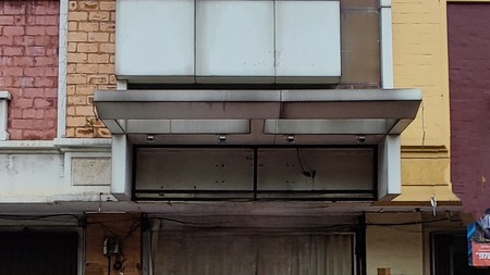 Murah. Ruko pinggir jalan raya di Ruko Paramount Centre, Gading Serpong