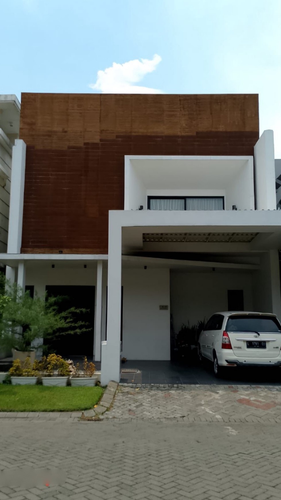 Di jual cepat rumah royal residence Wiyung cluster depan