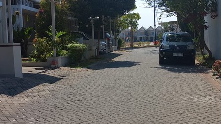 Dijual rumah bagus 2 lantai di wisata semanggi Surabaya Timur 