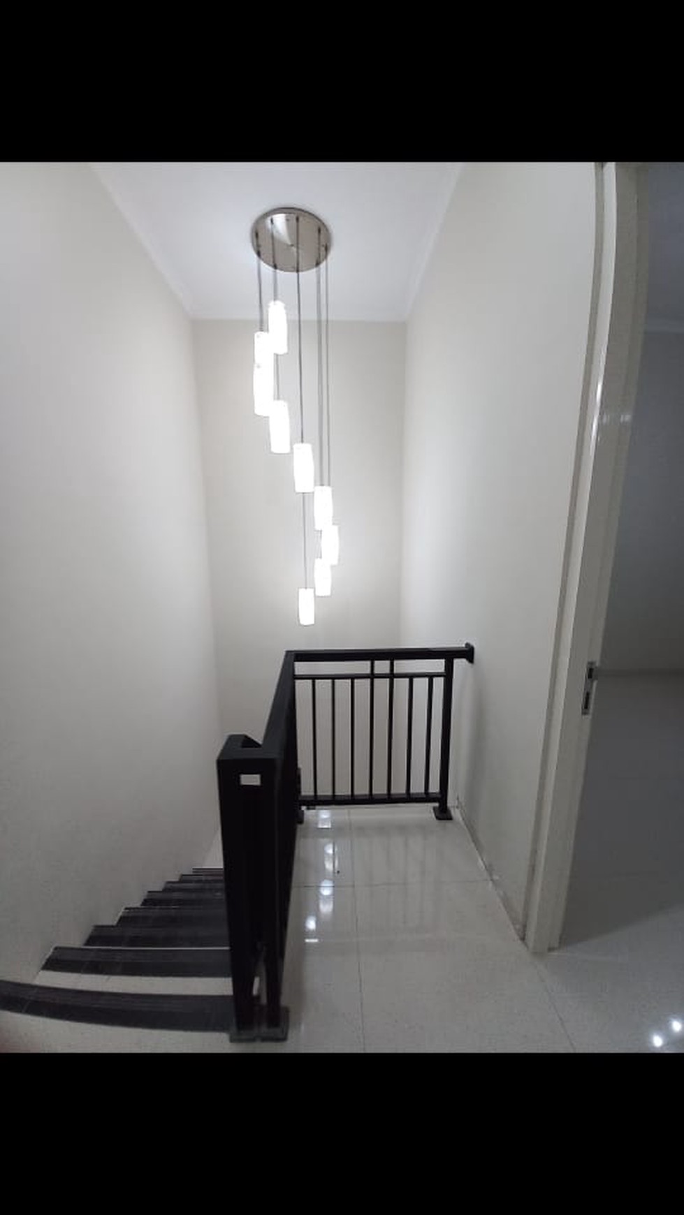 Dijual rumah bagus 2 lantai di wisata semanggi Surabaya Timur