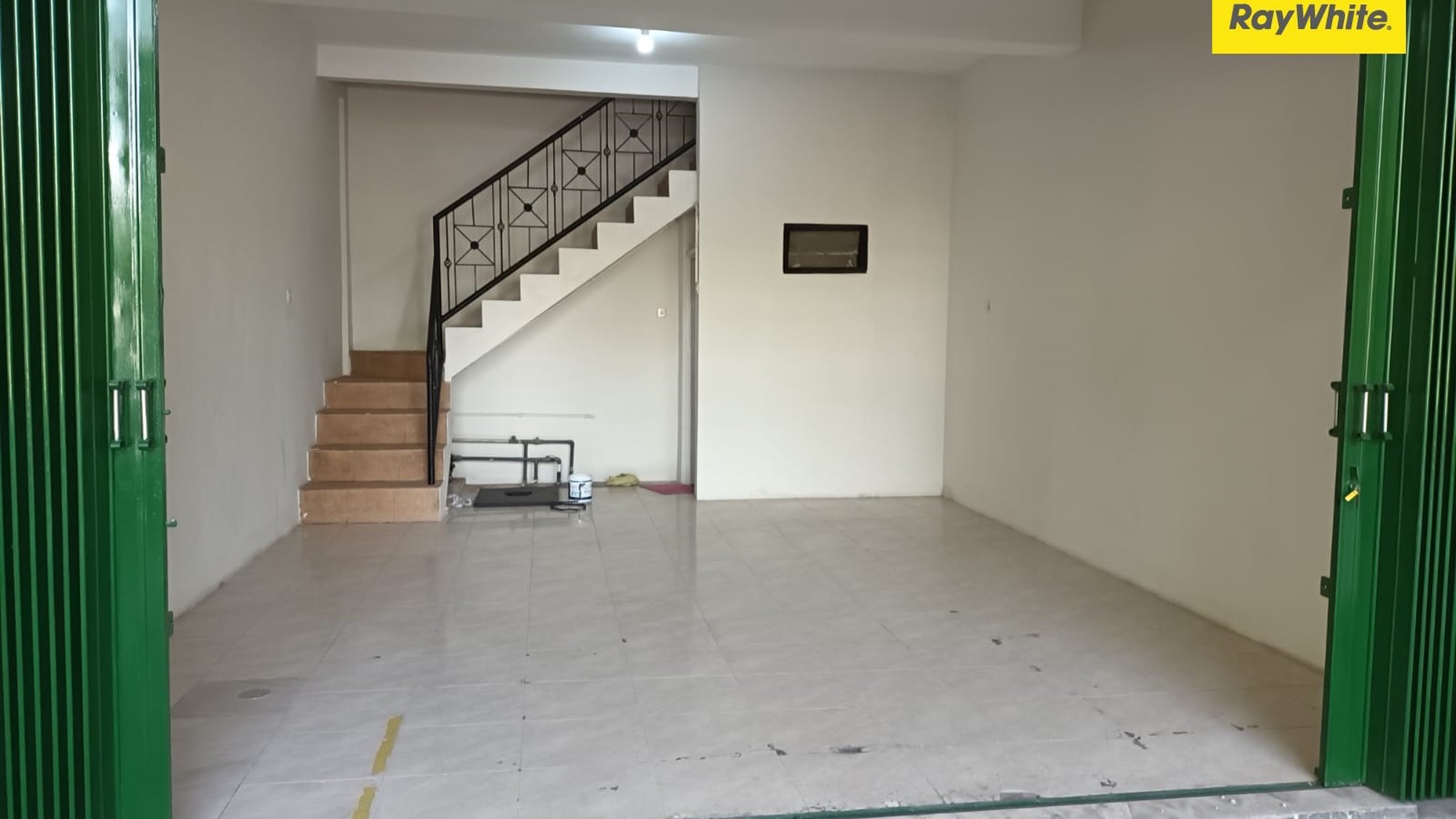 Disewakan Ruko 2,5 lantai di Raya Putro Agung Wetan Surabaya