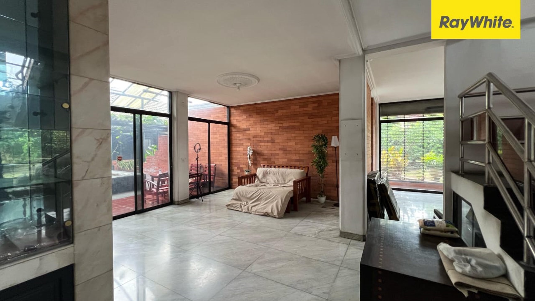 Dijual Rumah 3 lantai di Jl Raya Kupang Baru Surabaya
