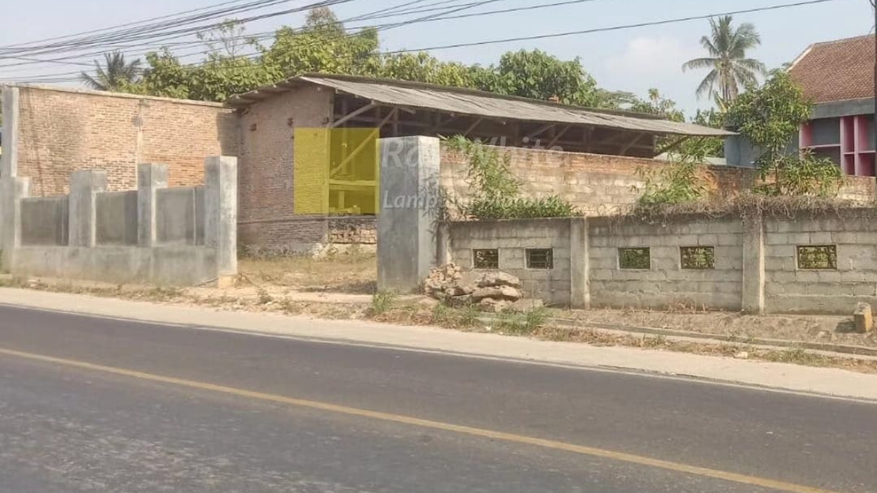 Dijual Rumah ex panglong kayu di Dusun Taman Sari