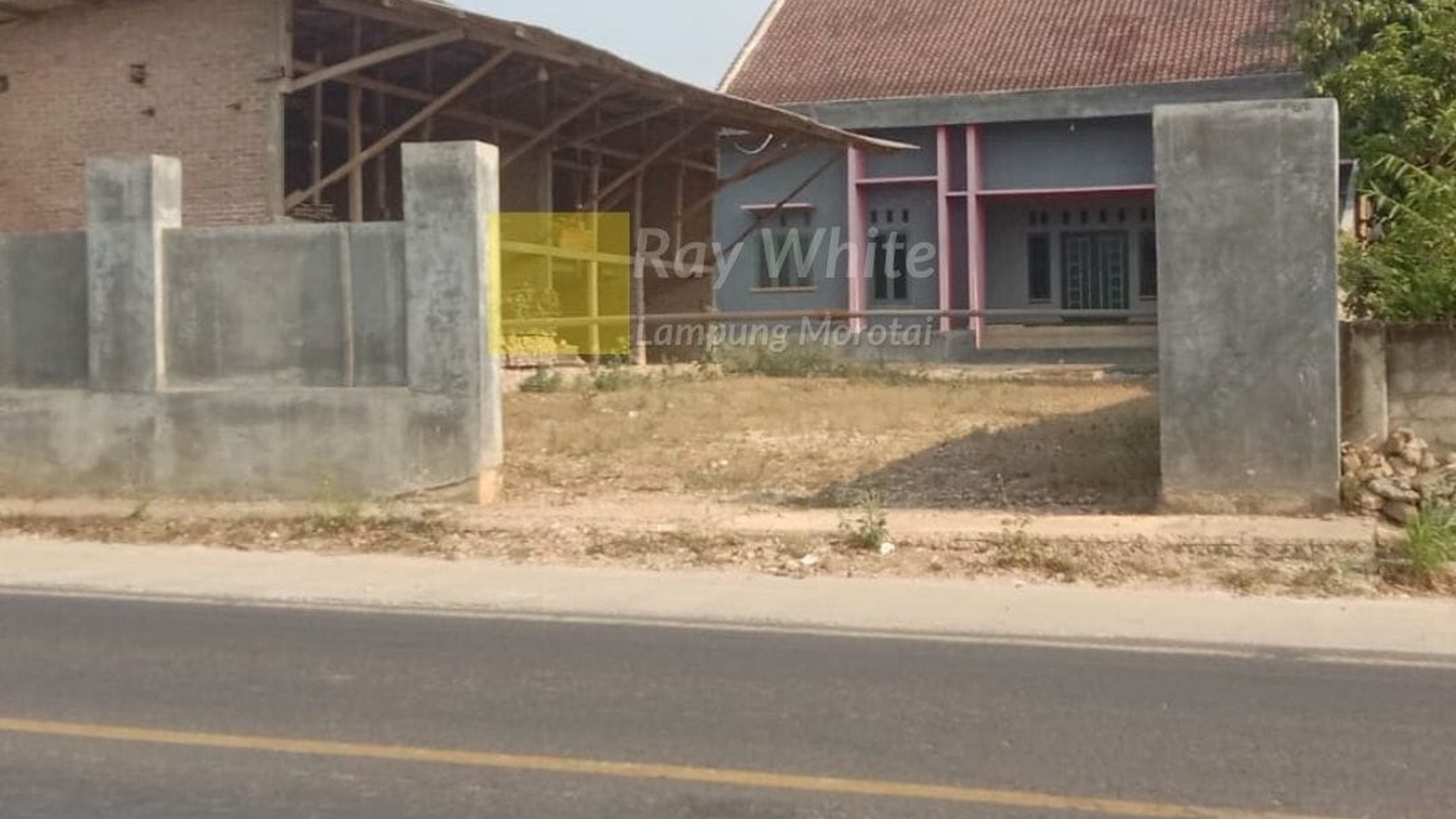 Dijual Rumah ex panglong kayu di Dusun Taman Sari