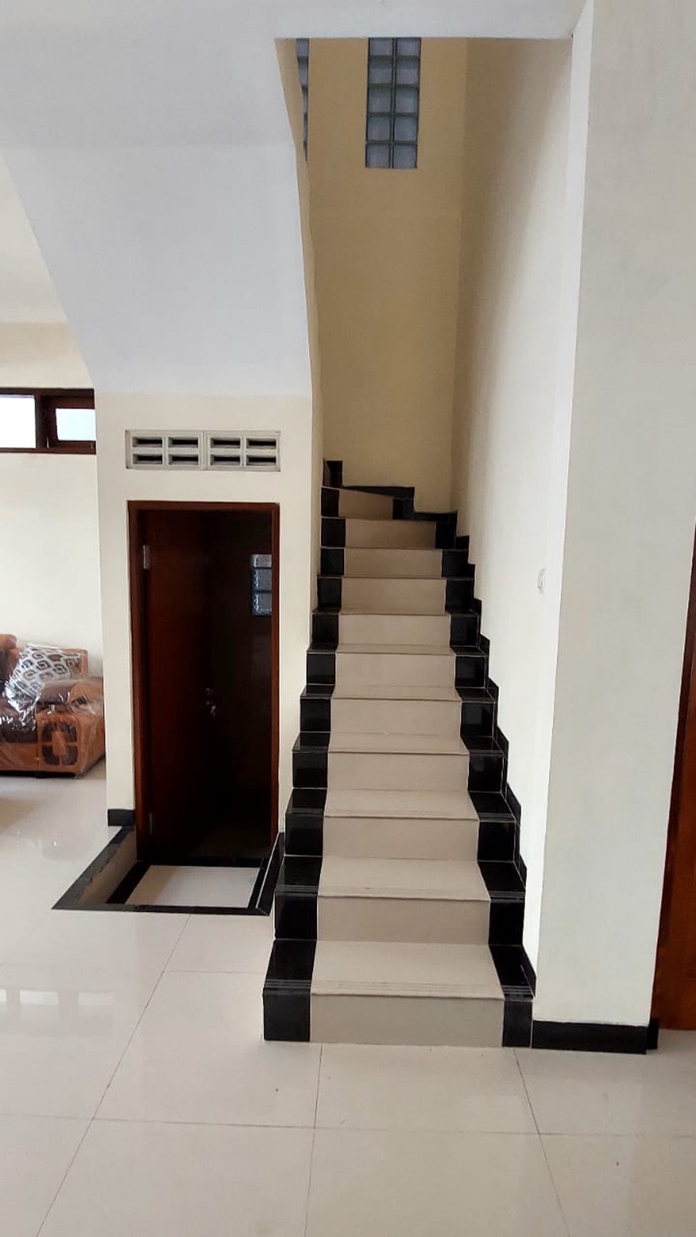Rumah 2 lantai Dalam Perum Jambon Residence Kricak Tegalrejo Yogyakarta