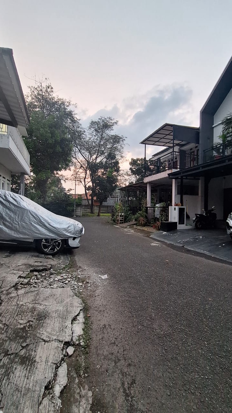 Rumah Bagus Di Mahagoni Park Graha Raya Bintaro Jaya