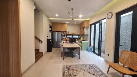 Rumah Bagus Di Mahagoni Park Graha Raya Bintaro Jaya