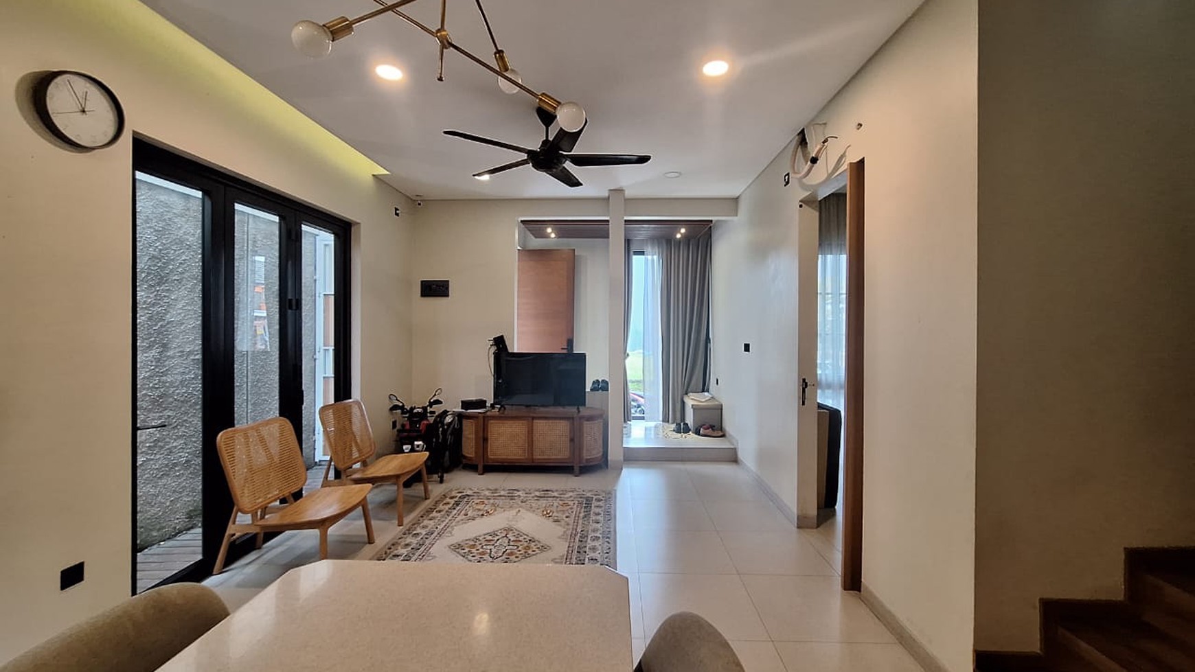 Rumah Bagus Di Mahagoni Park Graha Raya Bintaro Jaya