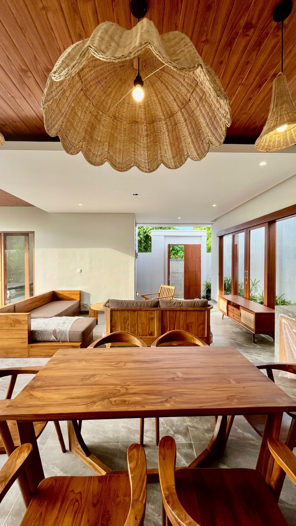 Villa 3 Bedrooms Leasehold Close Seminyak Bali
