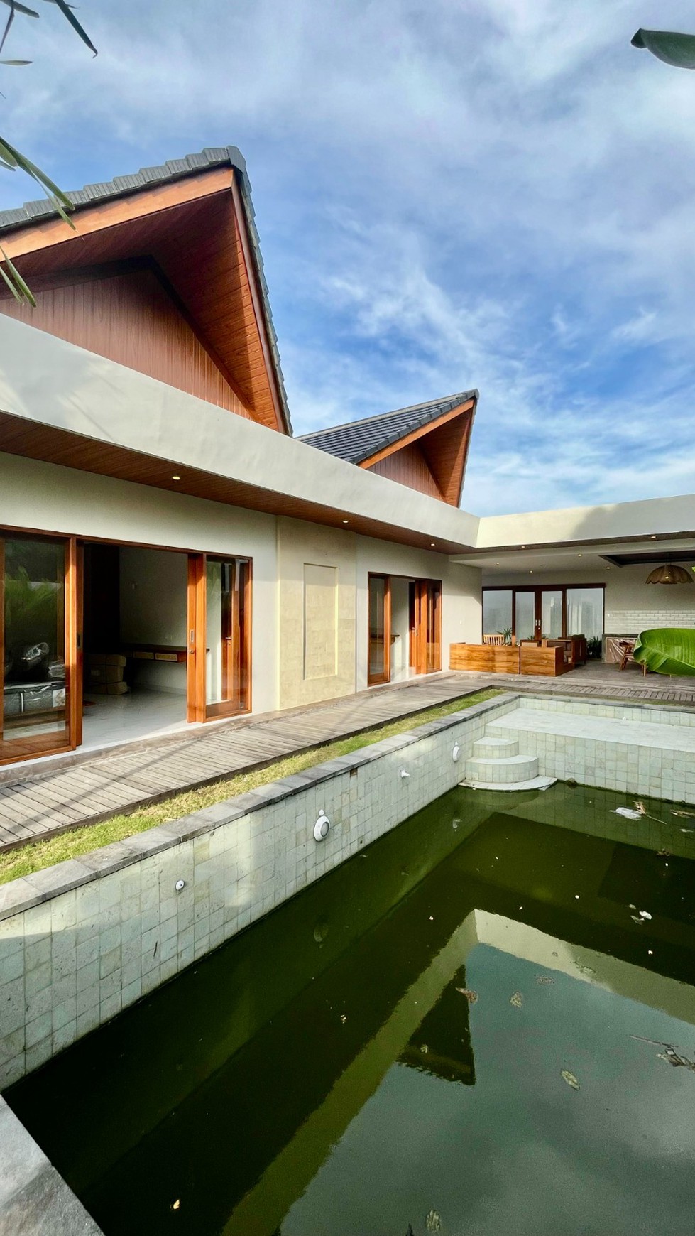 Villa 3 Bedrooms Leasehold Close Seminyak Bali