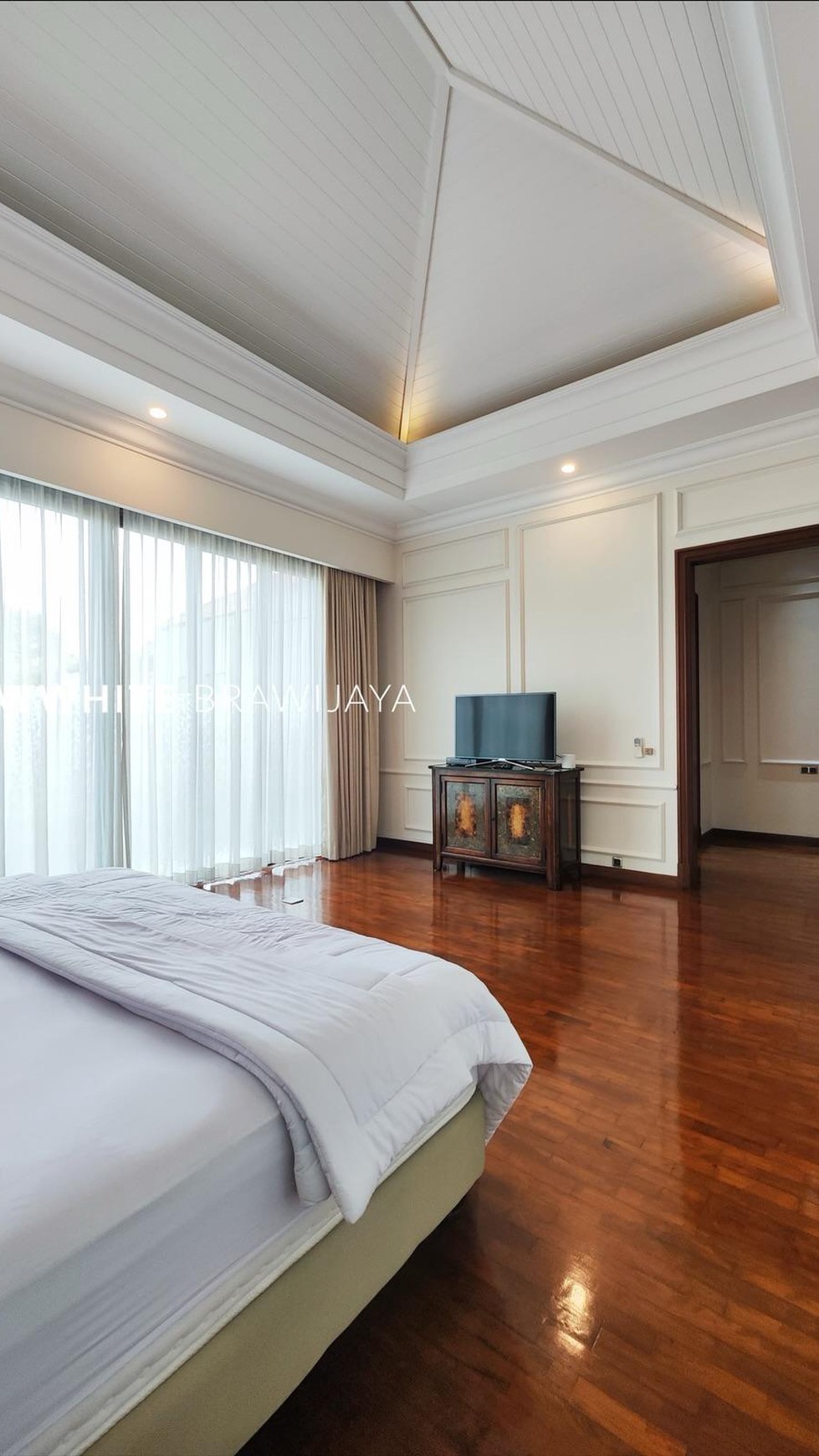 Rumah Mewah Dalam Kompleks Lingkungan Tenang Area Kemang