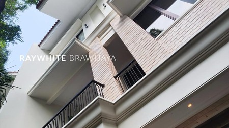 Rumah Mewah Dalam Kompleks Lingkungan Tenang Area Kemang 