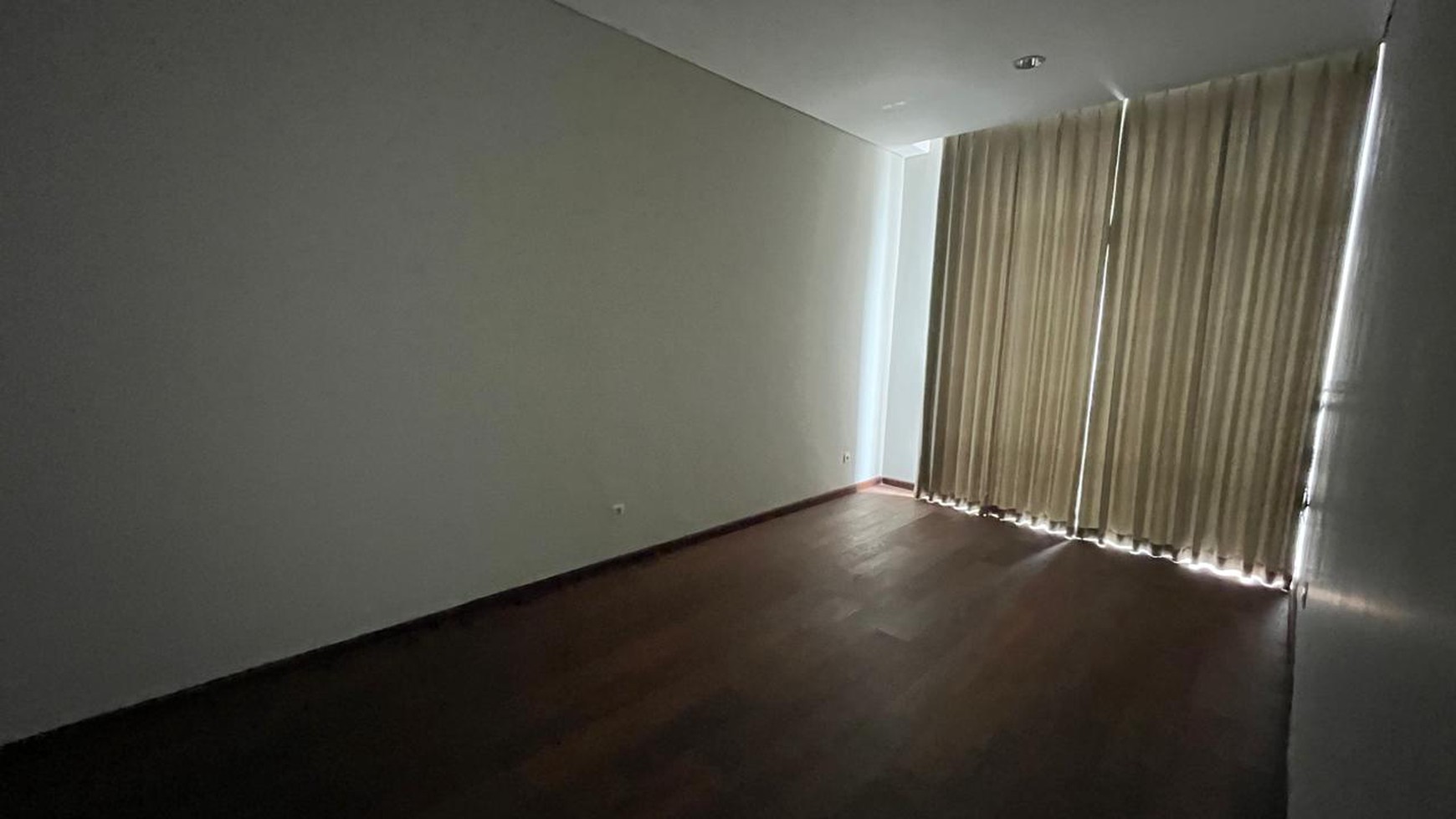 Rumah di hook di dalam Courtyard 39, unit paling besar dan sangat luas