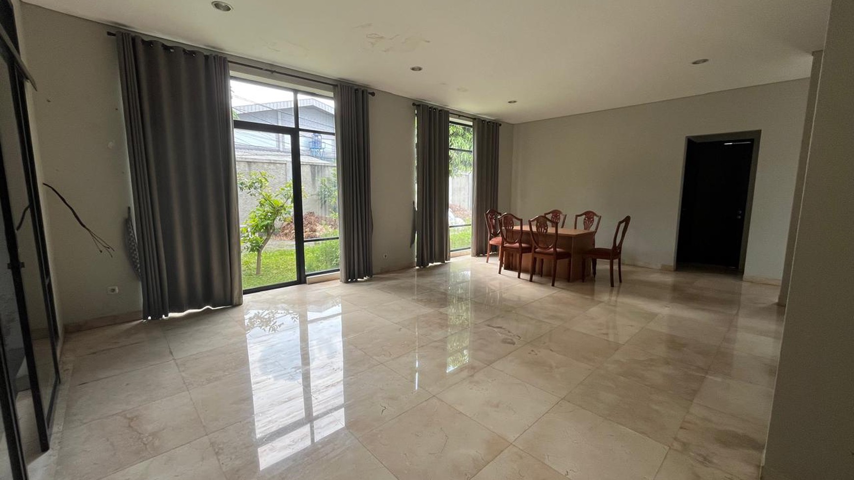 Rumah di hook di dalam Courtyard 39, unit paling besar dan sangat luas