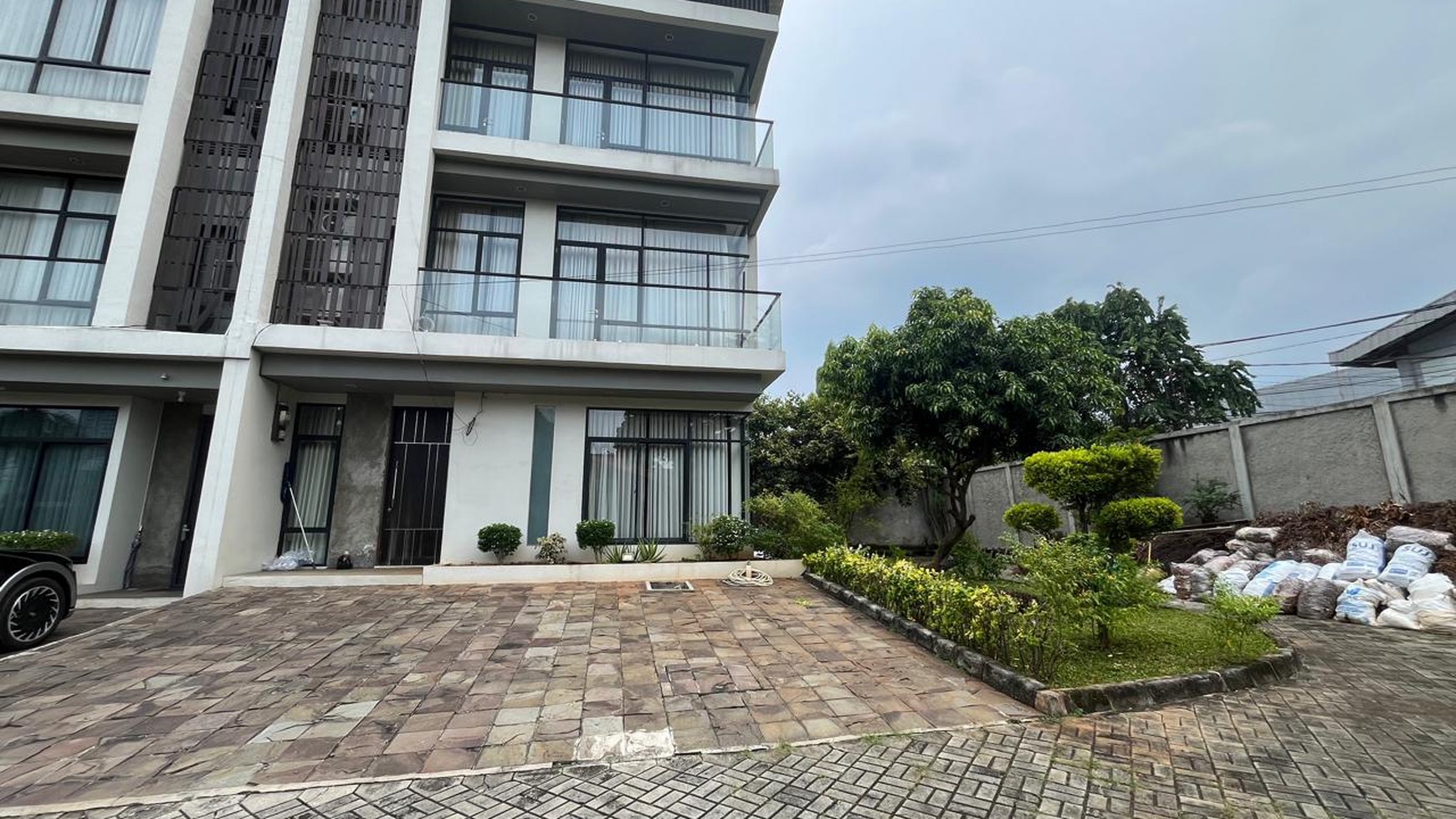 Rumah di hook di dalam Courtyard 39, unit paling besar dan sangat luas