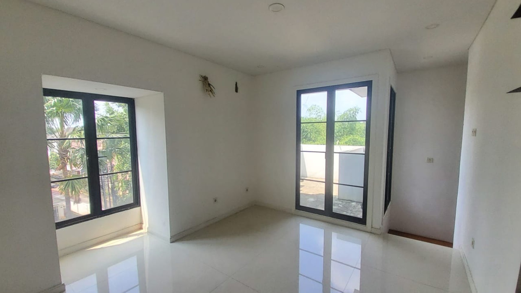 Townhouse Lingkungan Asri & Nyaman di Kemang, JakSel 