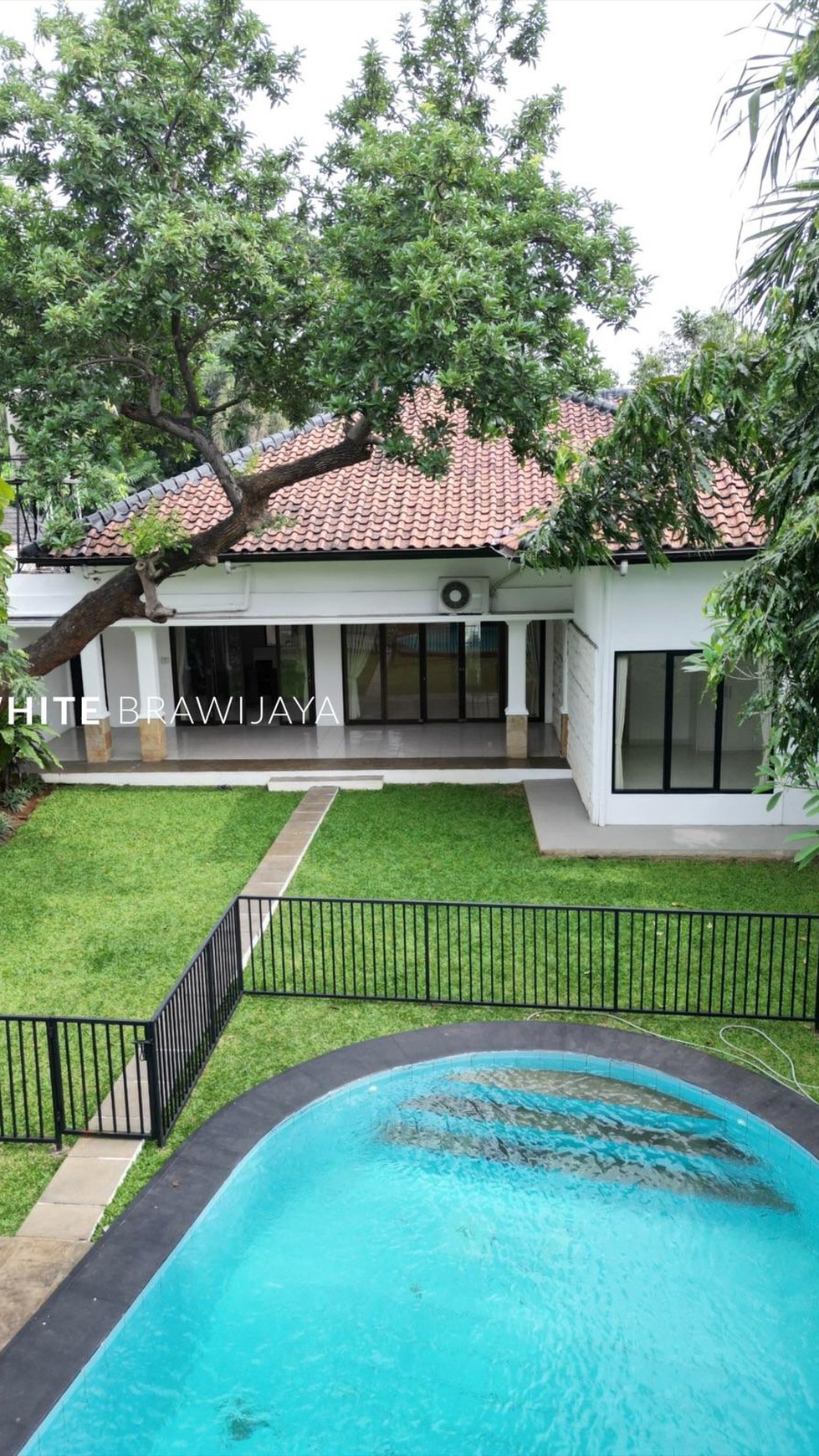 Rumah Mewah Siap Huni Area Kemang Dalam