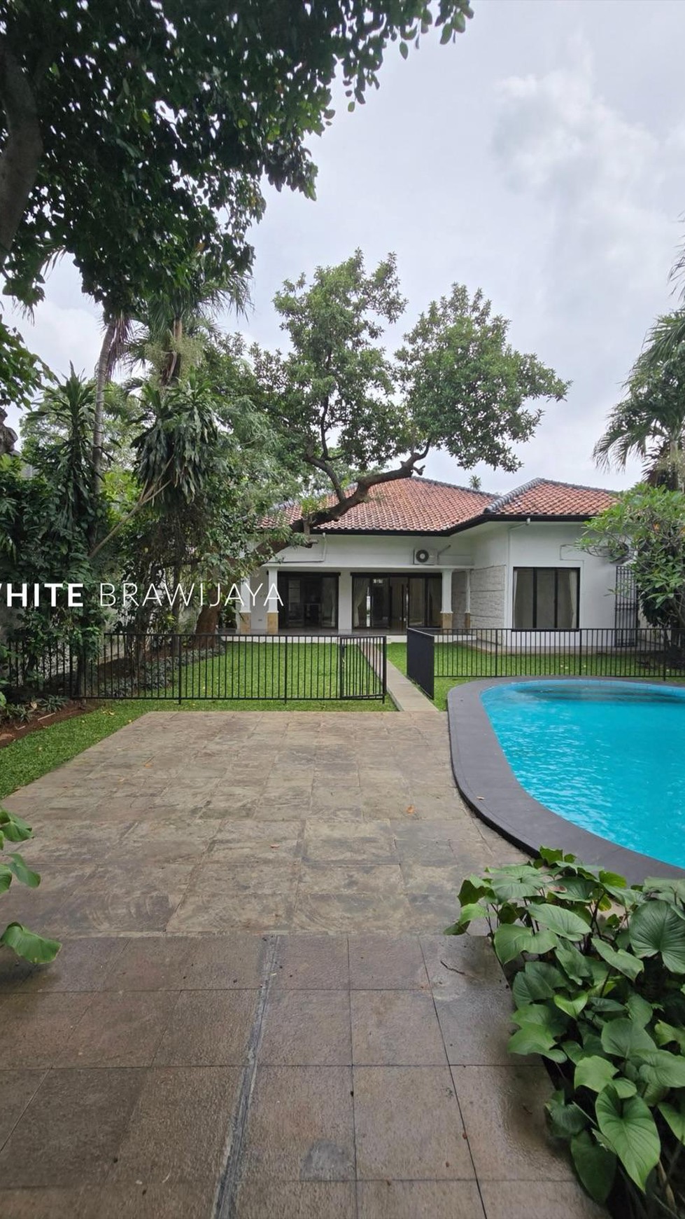 Rumah Mewah Siap Huni Area Kemang Dalam
