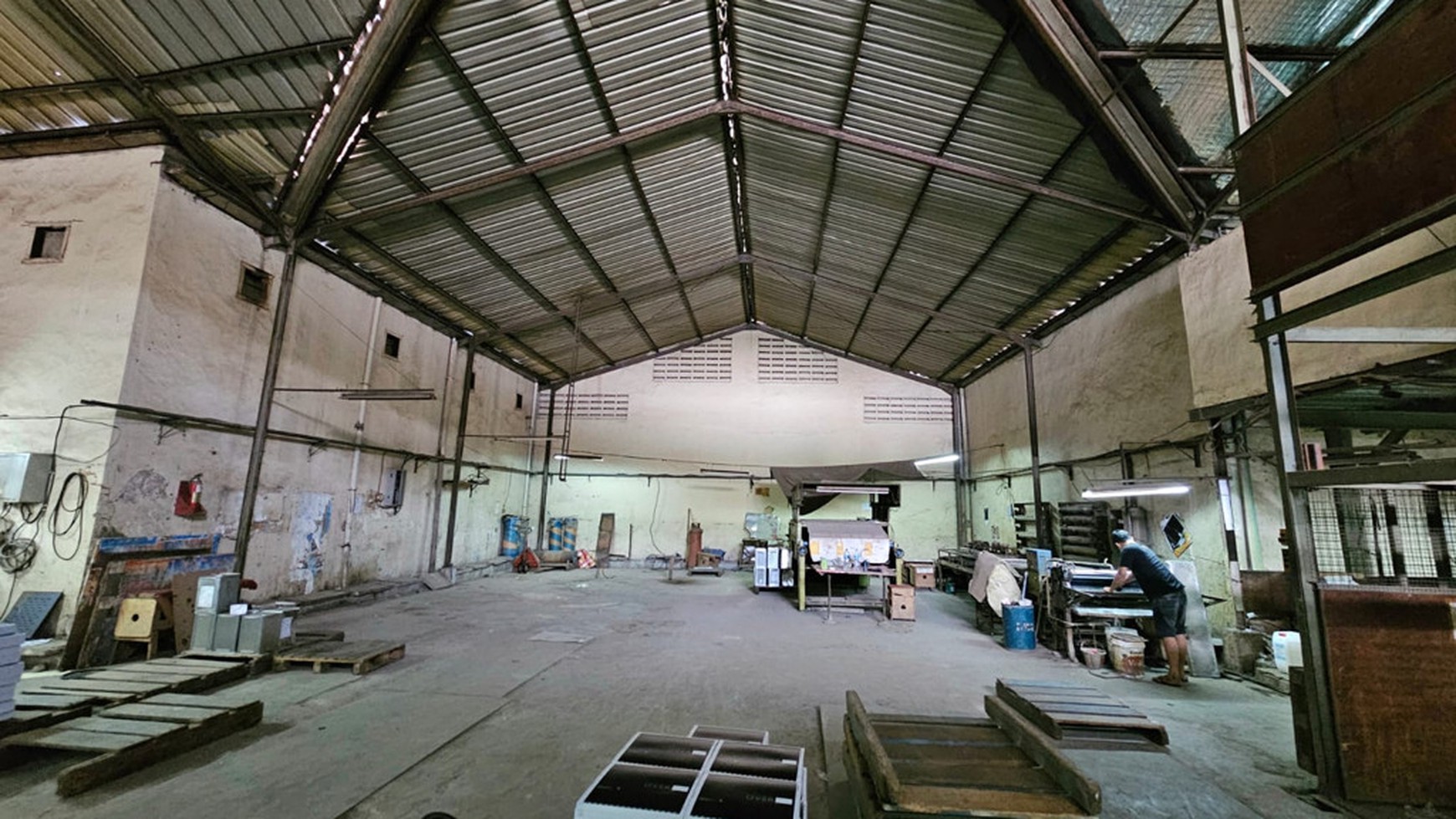 Gudang Bagus siap pakai luas 1000 m2 dan 2000 m2 di Bandengan Utara. Jakarta utara