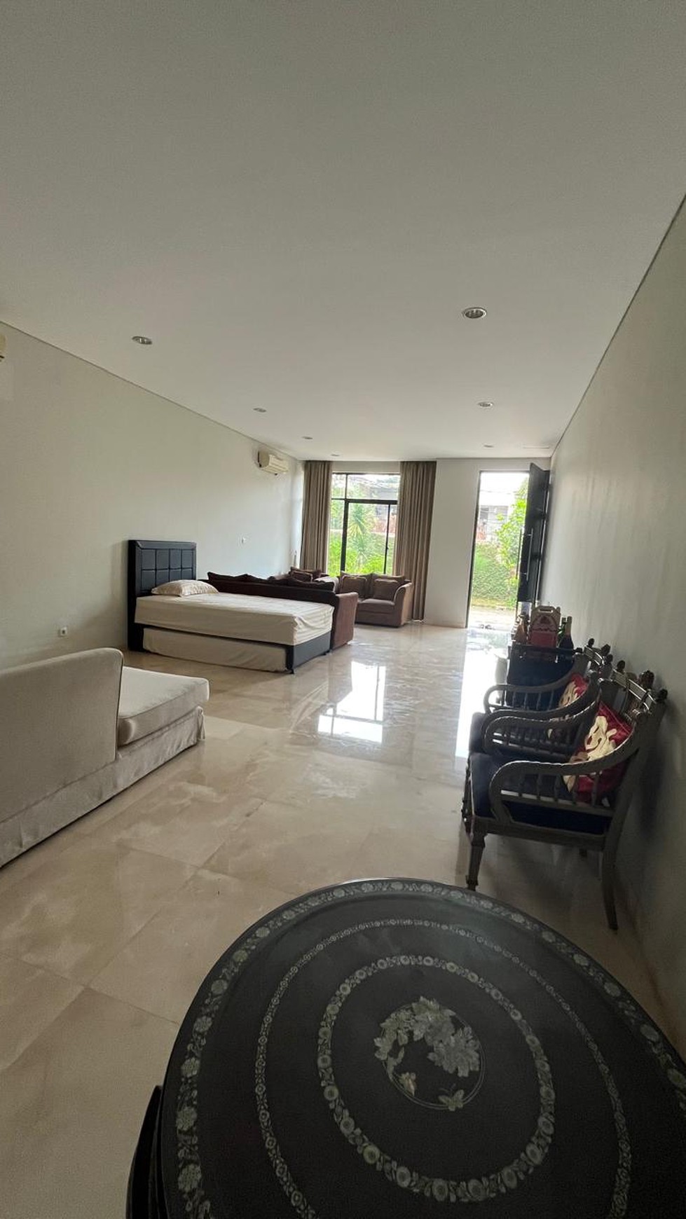 Rumah nyaman di Courtyard 39 Unit D daerah elit di sunrise garden, jakarta barat