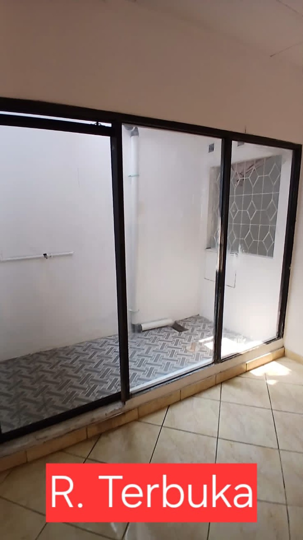 Di Jual Rumah Strategis Pinggir Jalan Raya Utama