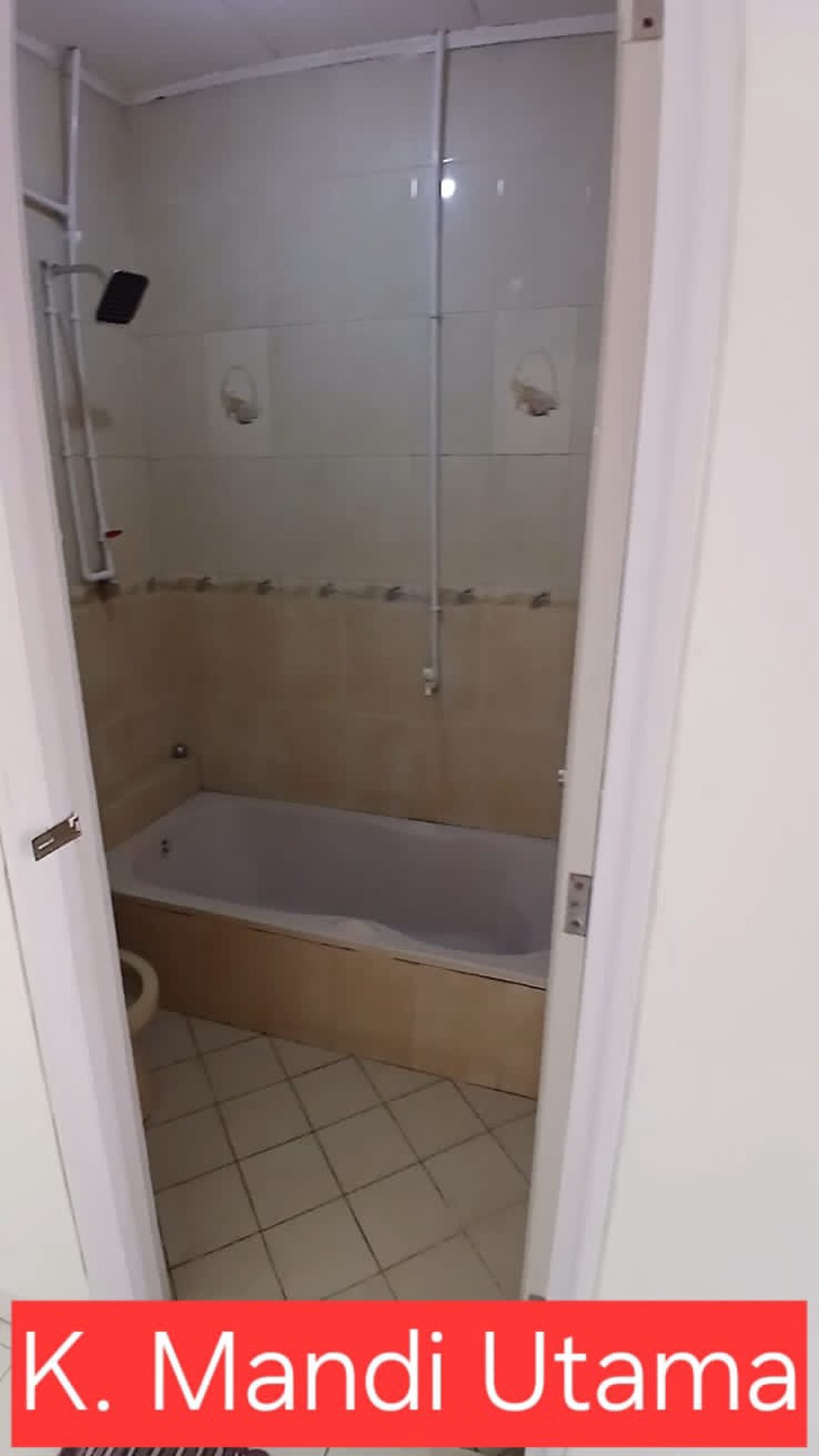 Di Jual Rumah Strategis Pinggir Jalan Raya Utama