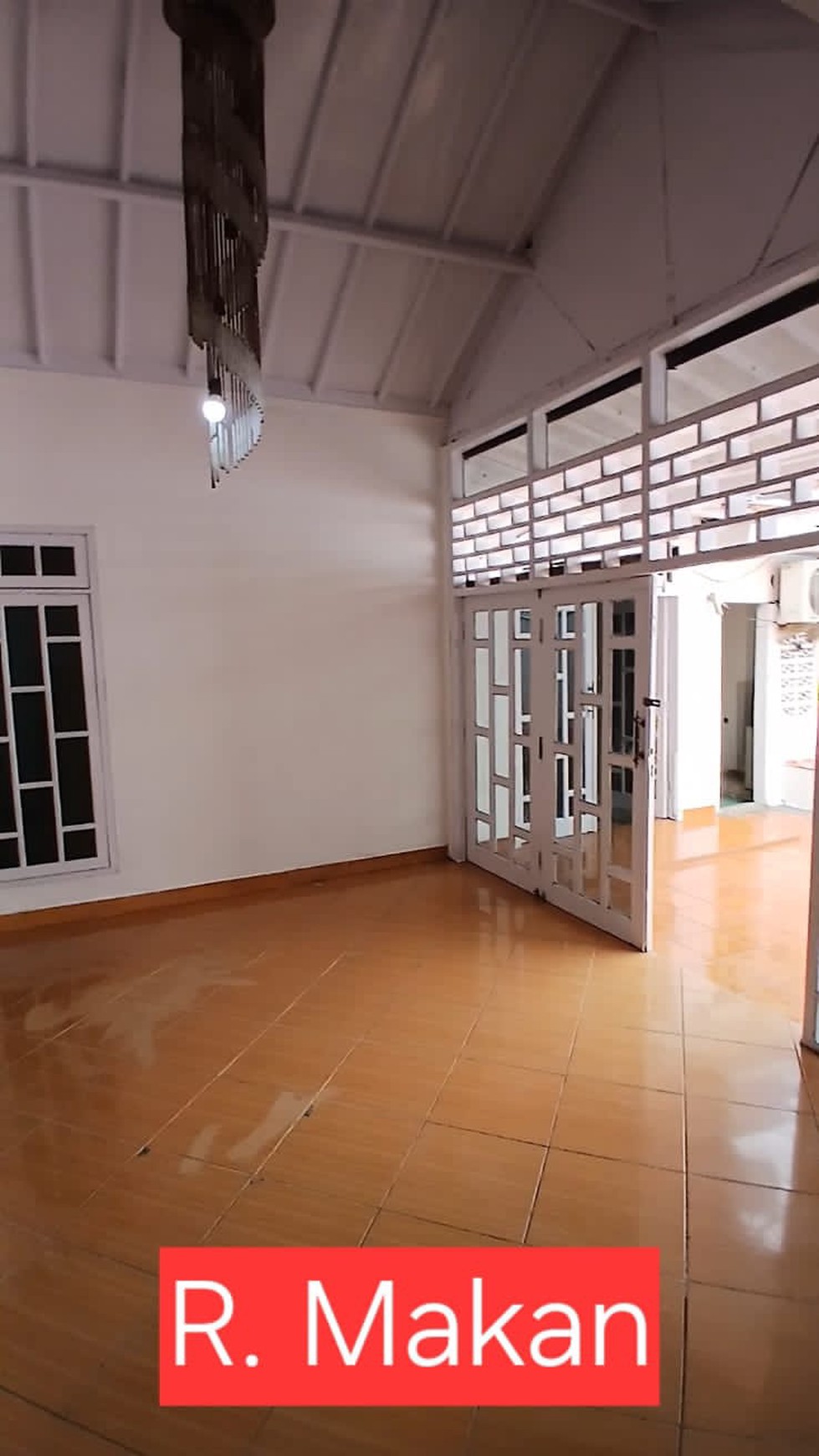 Di Jual Rumah Strategis Pinggir Jalan Raya Utama