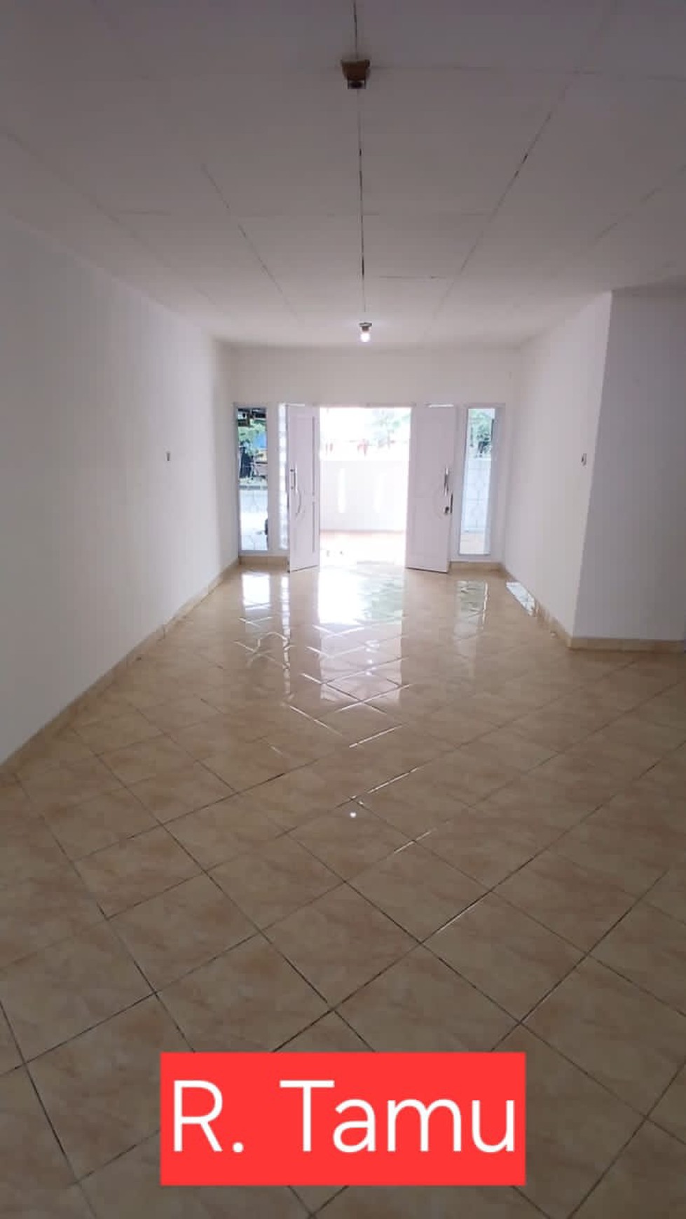 Di Jual Rumah Strategis Pinggir Jalan Raya Utama