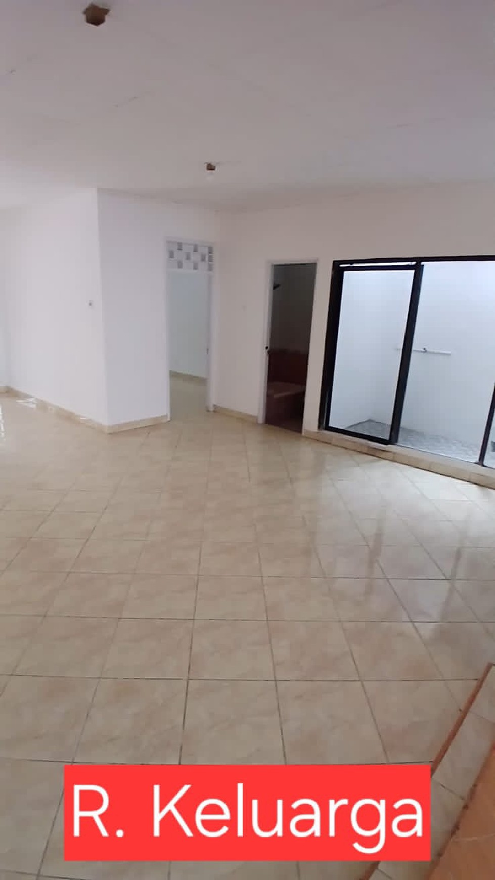 Di Jual Rumah Strategis Pinggir Jalan Raya Utama