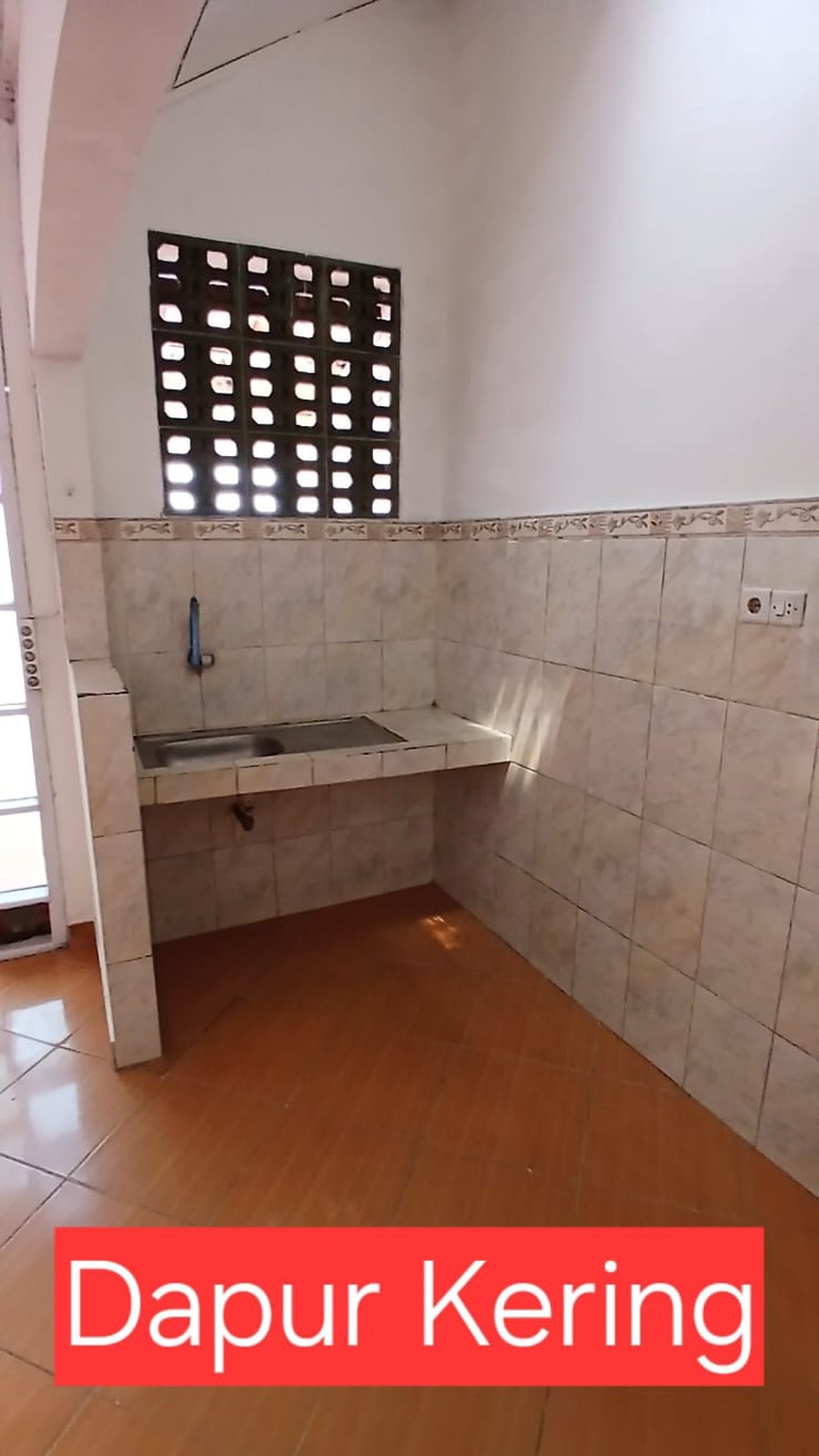 Di Jual Rumah Strategis Pinggir Jalan Raya Utama