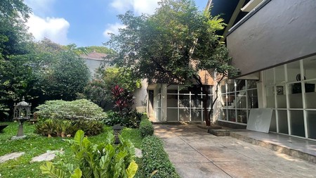Dijual Rumah Nyaman dan Asri di Kebayoran Baru, Jakarta Selatan