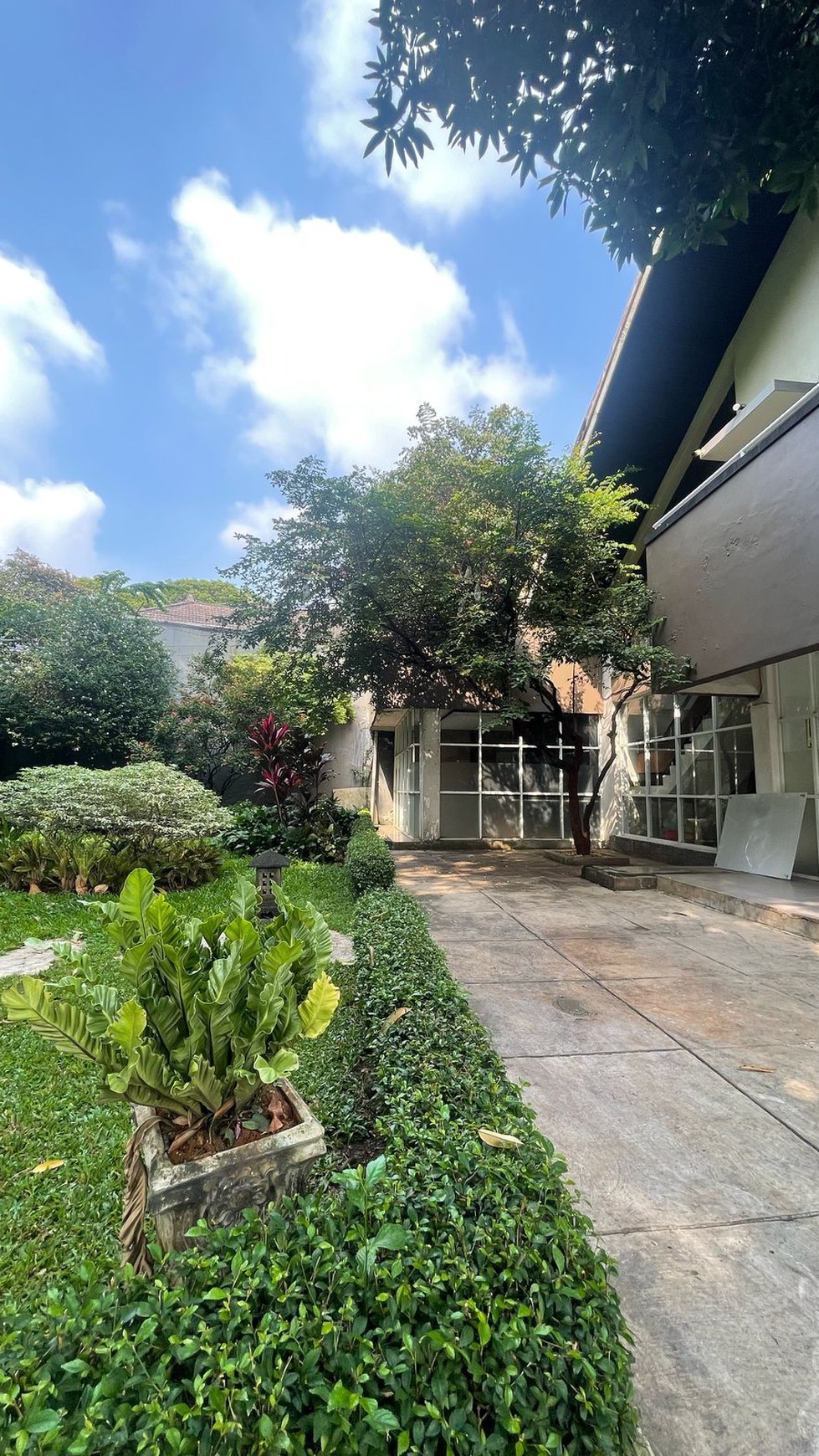 Dijual Rumah Nyaman dan Asri di Kebayoran Baru, Jakarta Selatan