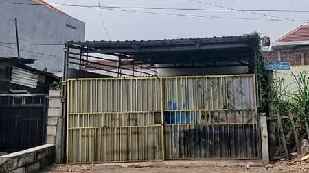 Rumah Strategis di Pinggir Jalan Utama Surabaya, Cocok untuk Usaha Kos-kosan, Tempat Makan, atau Toko