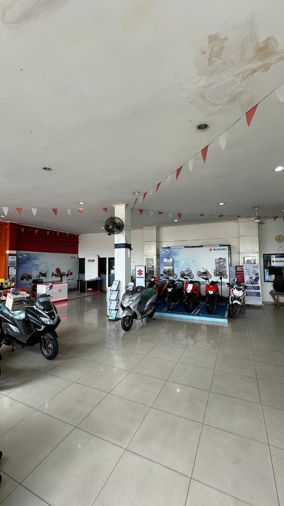 Gedung Komersial 2 lantai di Jl. KH Hasyim Ashari, Ciledug - Tangerang