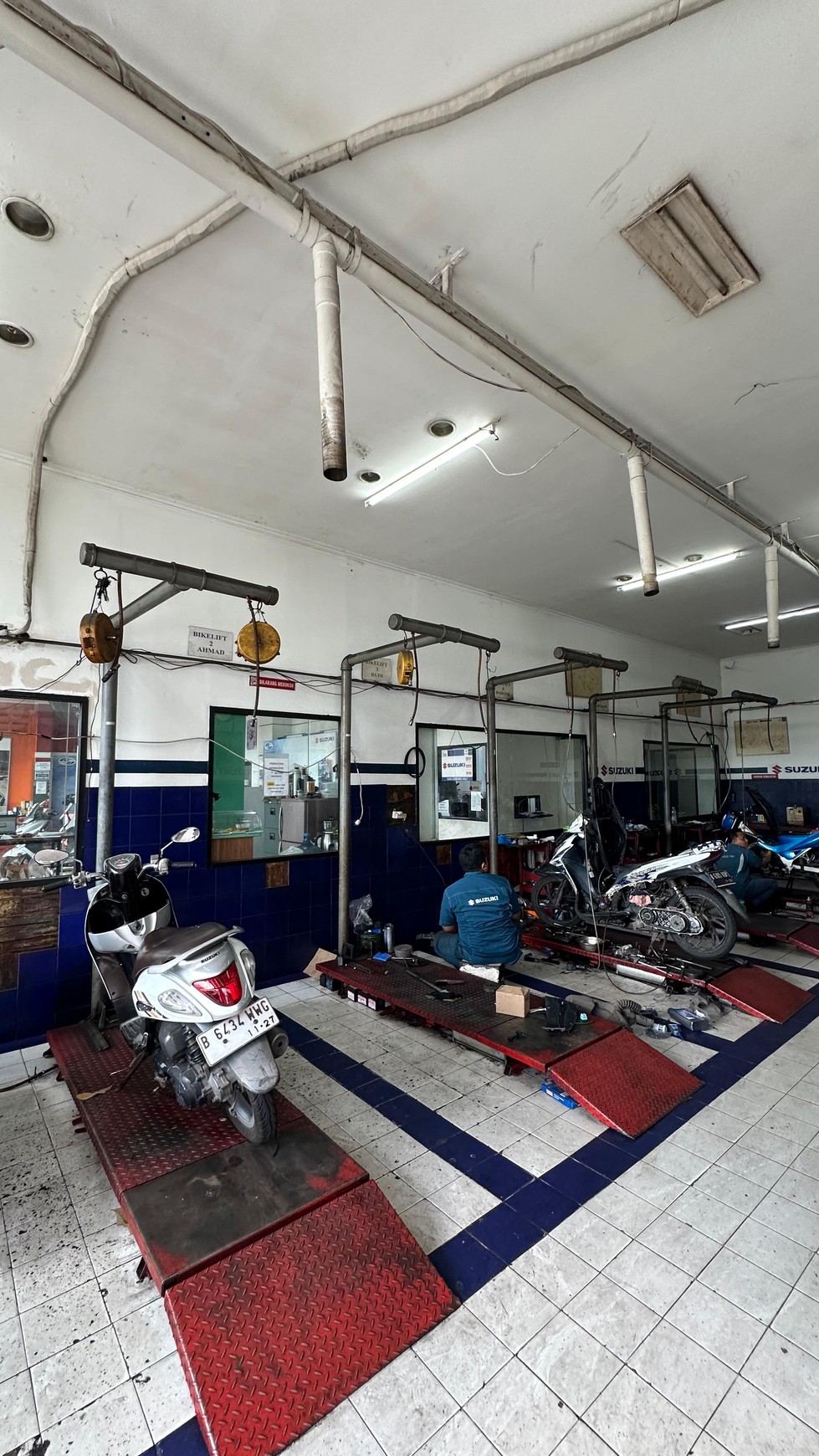 Gedung Komersial 2 lantai di Jl. KH Hasyim Ashari, Ciledug - Tangerang