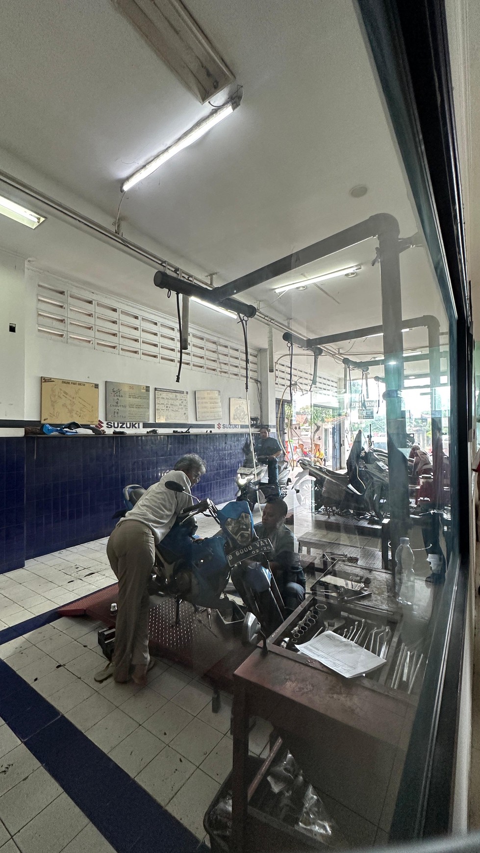 Gedung Komersial 2 lantai di Jl. KH Hasyim Ashari, Ciledug - Tangerang