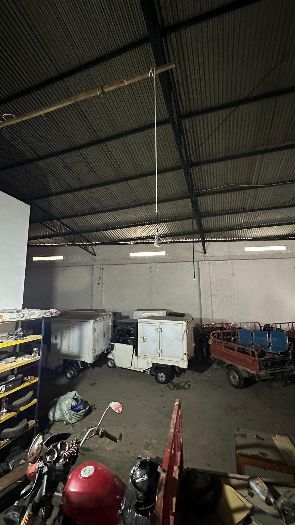 Gedung Komersial 2 lantai di Jl. KH Hasyim Ashari, Ciledug - Tangerang
