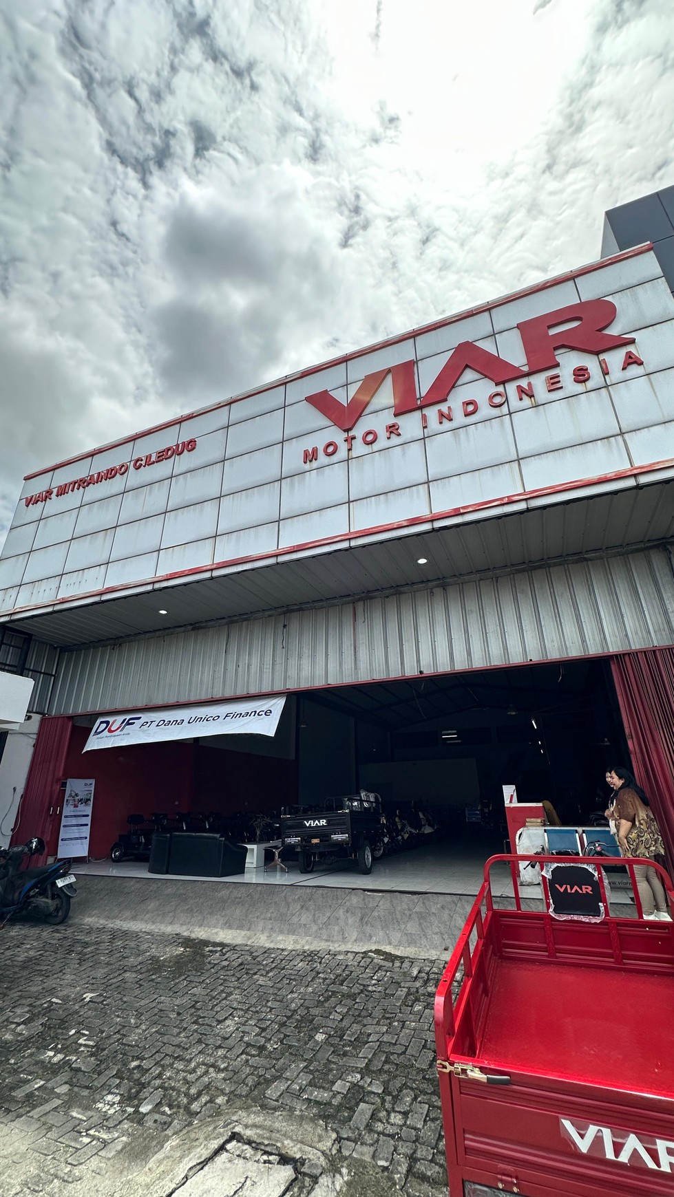 Gedung Komersial 2 lantai di Jl. KH Hasyim Ashari, Ciledug - Tangerang