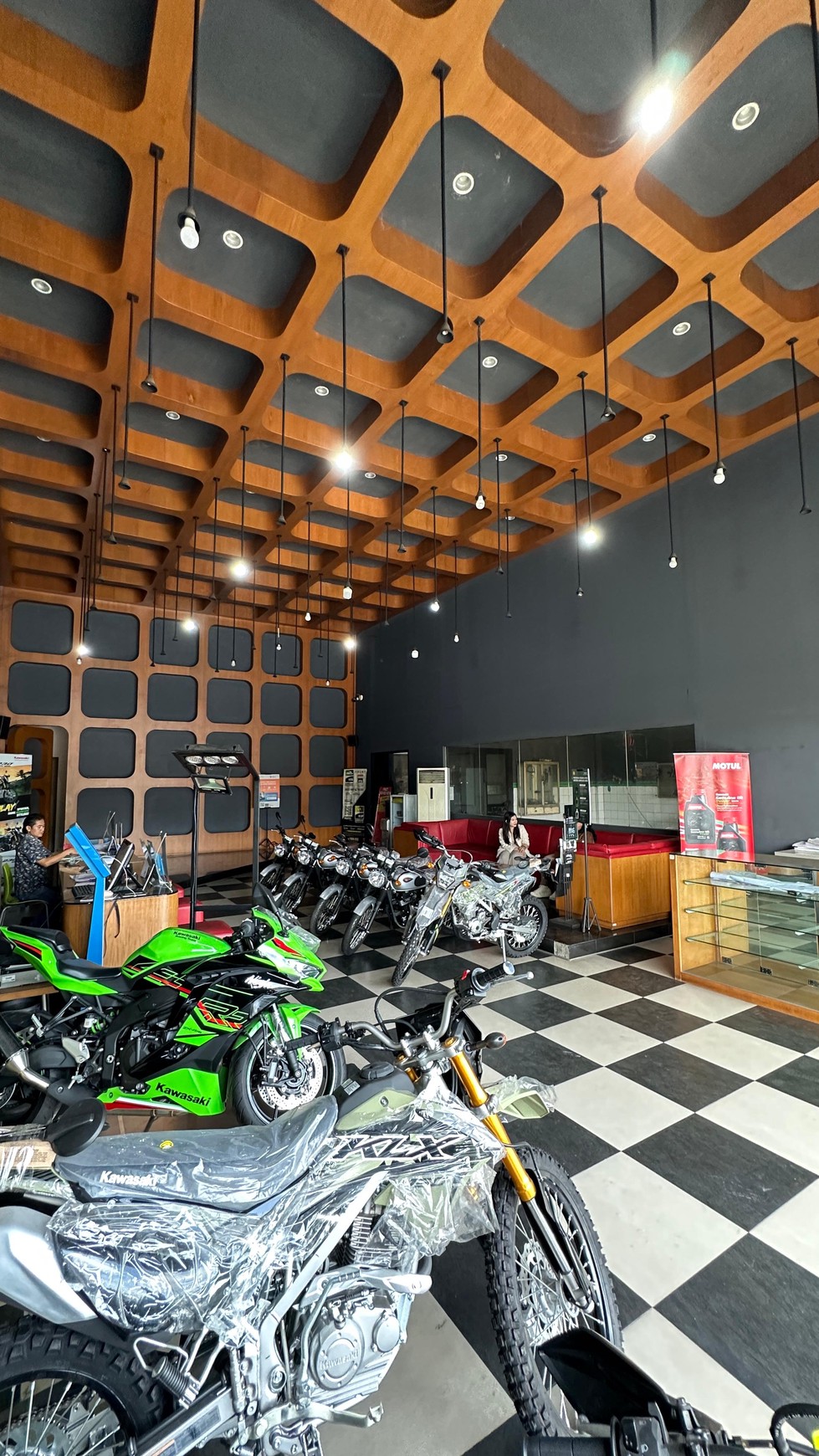 Gedung Komersial 2 lantai di Jl. KH Hasyim Ashari, Ciledug - Tangerang