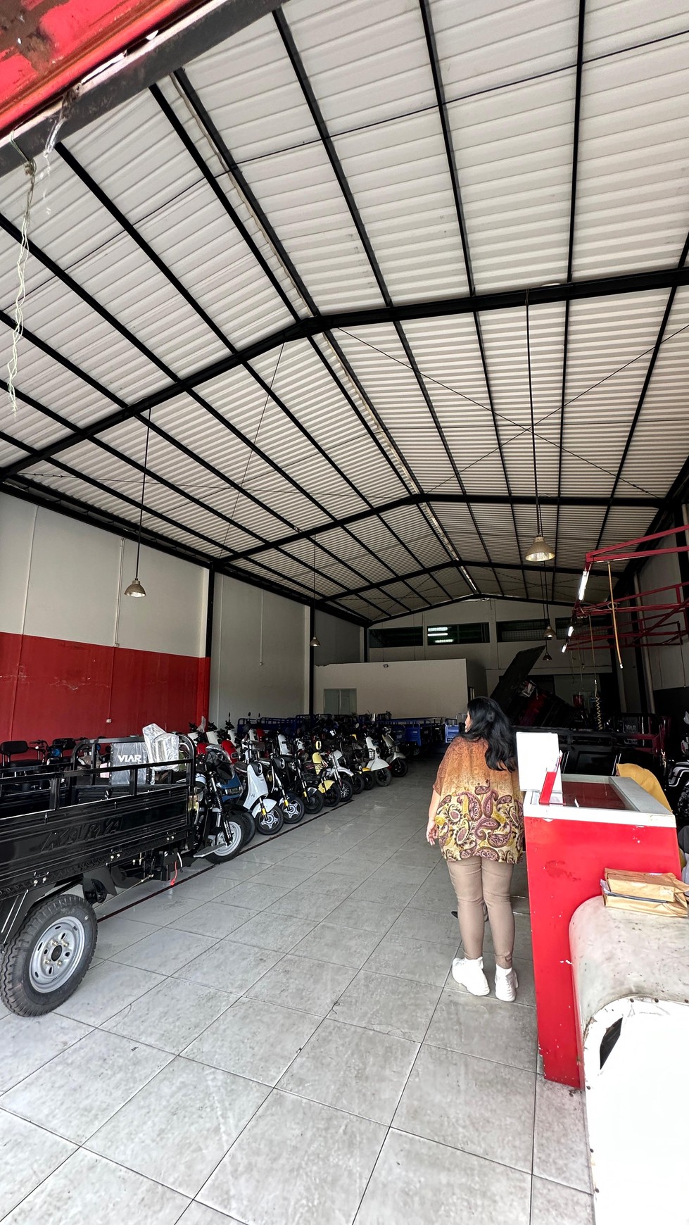 Gedung Komersial 2 lantai di Jl. KH Hasyim Ashari, Ciledug - Tangerang