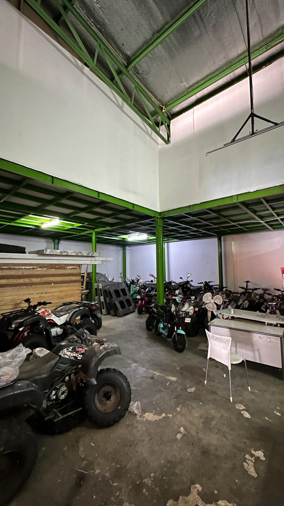 Gedung Komersial 2 lantai di Jl. KH Hasyim Ashari, Ciledug - Tangerang