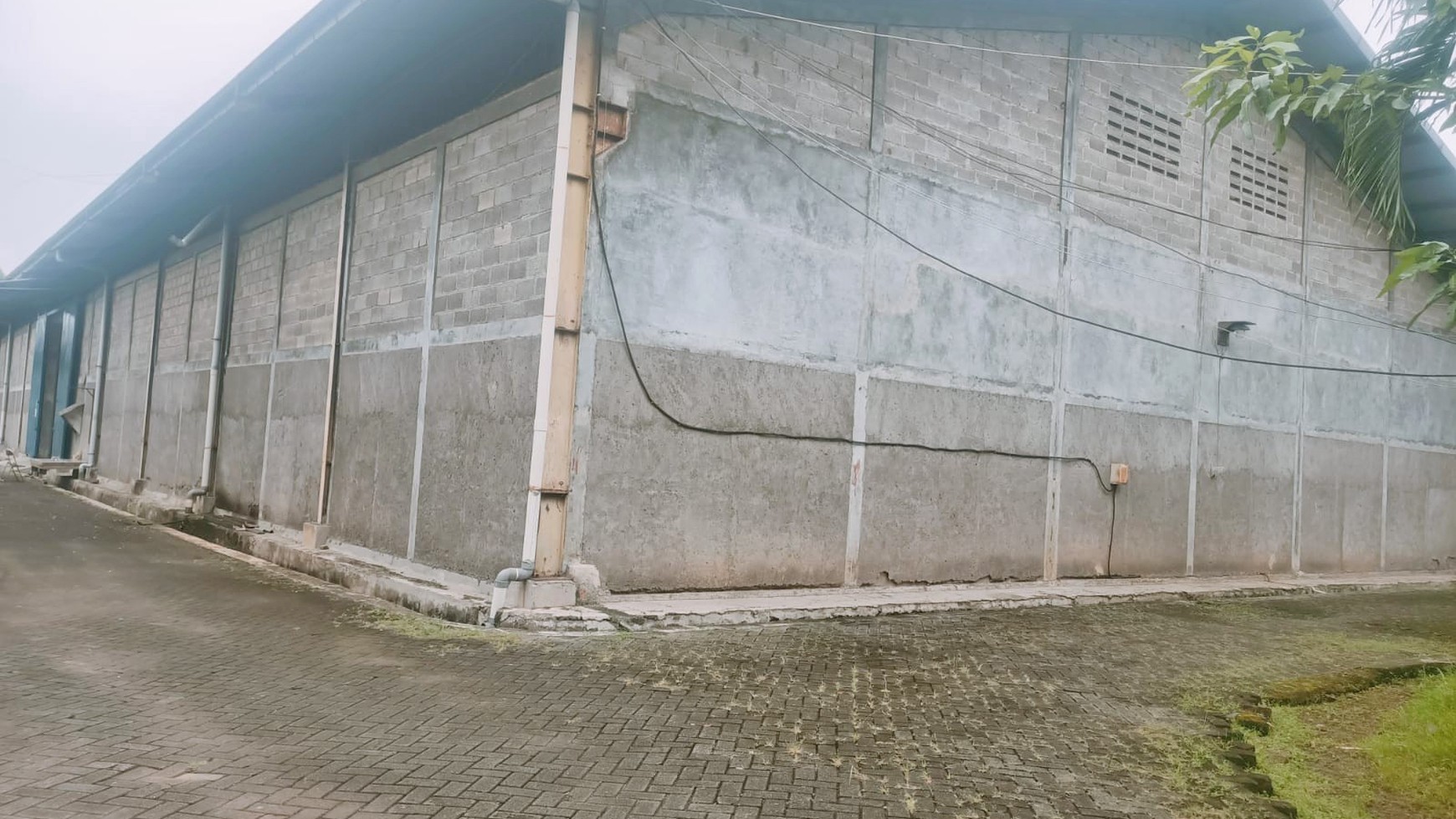 Pabrik dan tanah luas di Jl Raya Legok Karawaci Tangerang