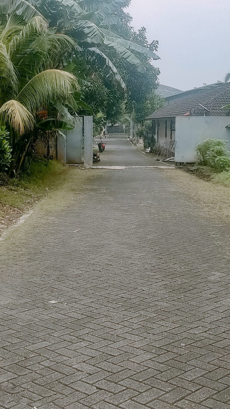 Pabrik dan tanah luas di Jl Raya Legok Karawaci Tangerang