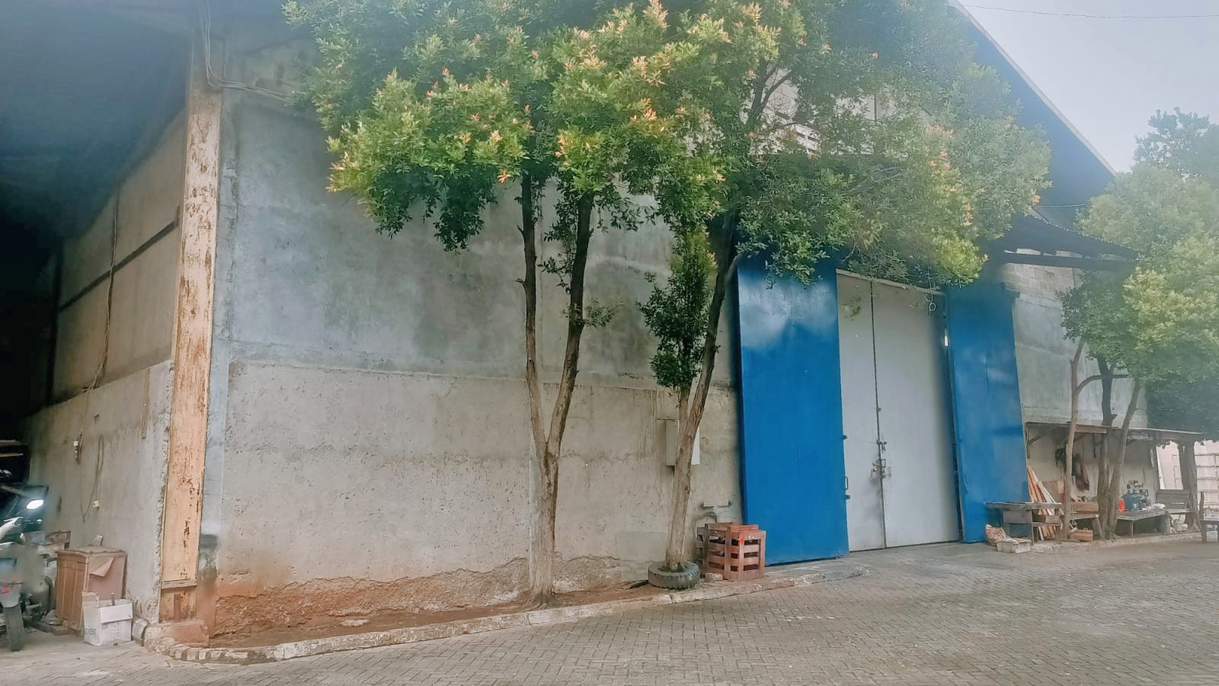 Pabrik dan tanah luas di Jl Raya Legok Karawaci Tangerang