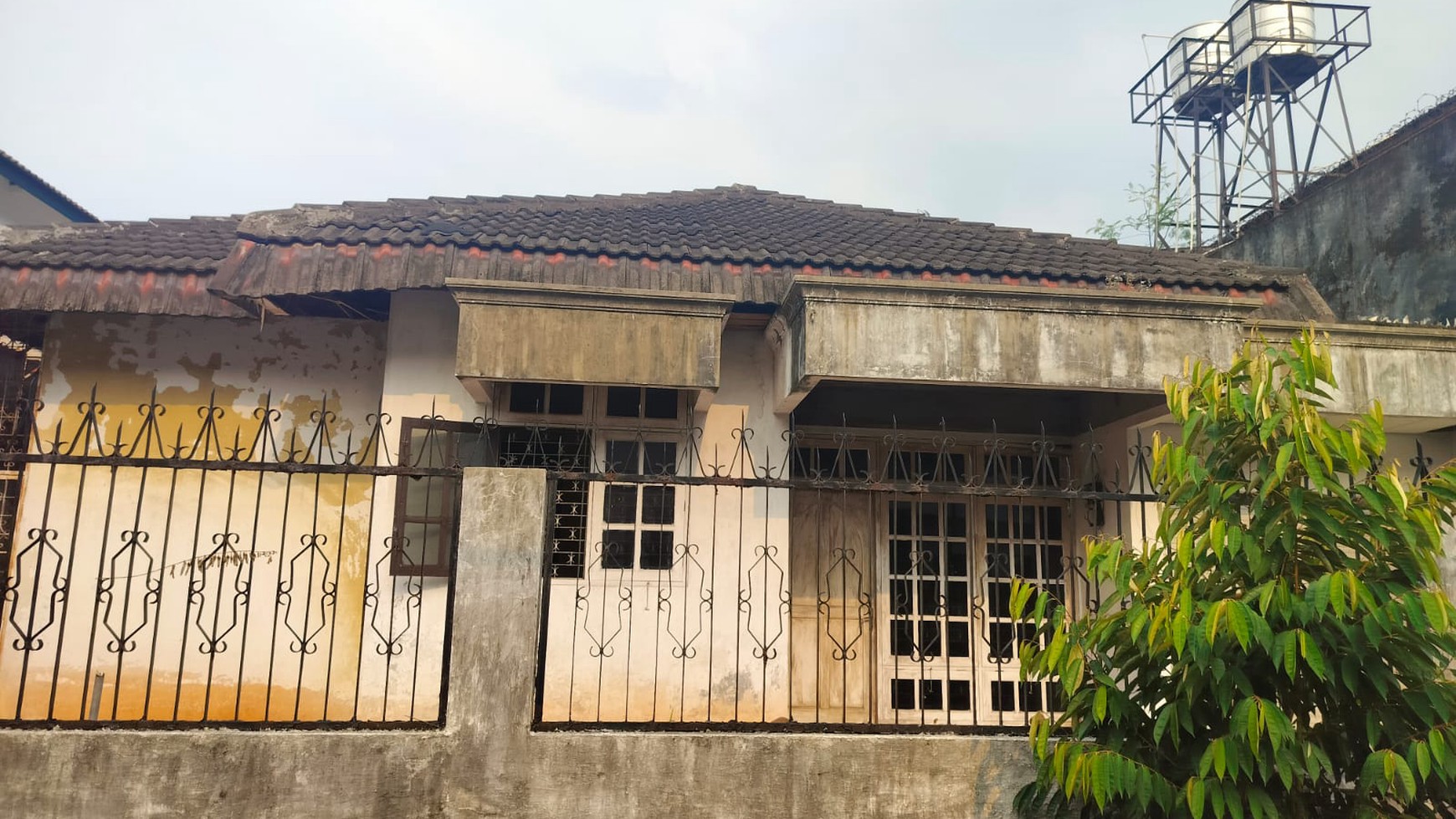 Rumah Bukit Cireundeu Permai, 225 m2, tenang, bebas banjir, 5 menit ke MRT Lebak Bulus, 10 menit ke PIM