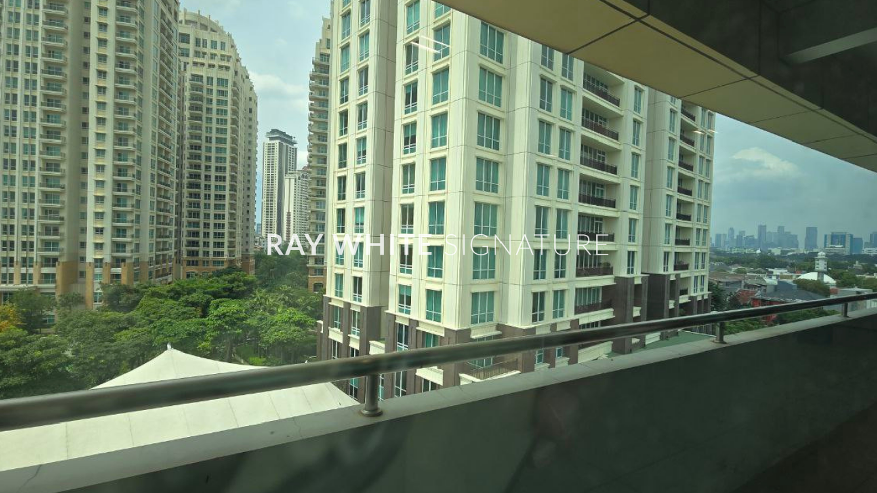 Dijual Gedung Komersil dengan Area Office dan Service Apartement di Kebayoran baru